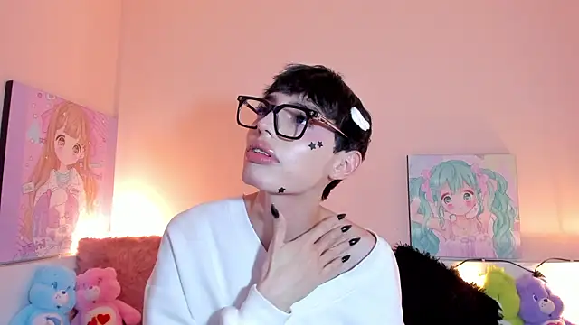 Strawberry Kitty  online show from February 9, 2026, 1:42 pm