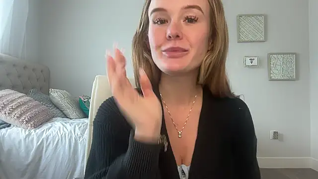 Amberjayxox0 online show from November 17, 2025, 8:13 pm