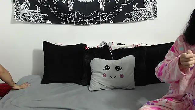 emily n abby online show from November 29, 2025, 12:16 pm