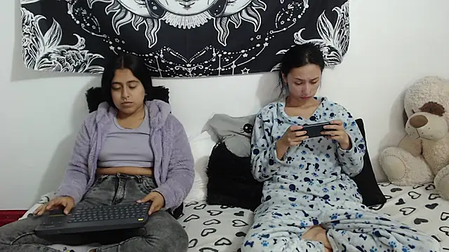 Snapshot of emily_n_abby chatting on June 4, 2026, 1:38 pm emily n abby online show from June 4, 2026, 1:38 pm