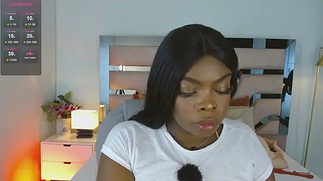 Snapshot of Maiacharris_ chatting on December 16, 2025, 7:29 pm Maiacharris online show from December 16, 2025, 7:29 pm