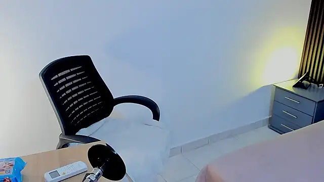 Snapshot of Halleyrosse chatting on November 5, 2025, 3:53 am Halleyrosse online show from November 5, 2025, 3:53 am