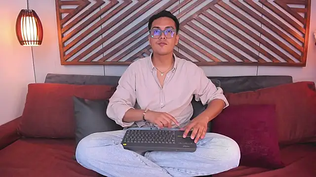 Snapshot of JohnBelRose chatting on December 17, 2025, 7:52 pm JohnBelRose online show from December 17, 2025, 7:52 pm