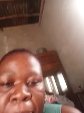 Snapshot of Roronae chatting on December 19, 2025, 8:49 am Roronae online show from December 19, 2025, 8:49 am