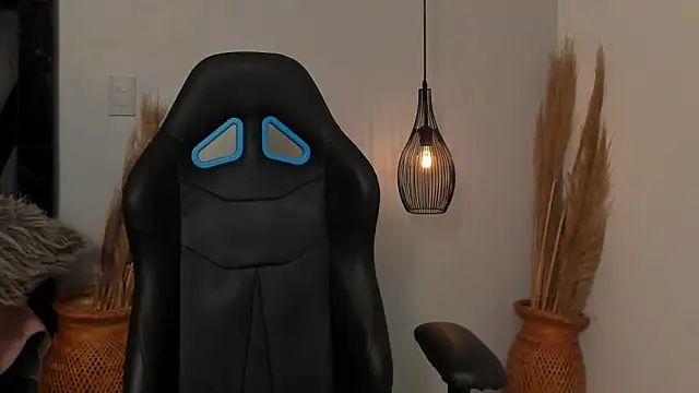 Amelia Brixton online show from December 19, 2025, 6:27 am