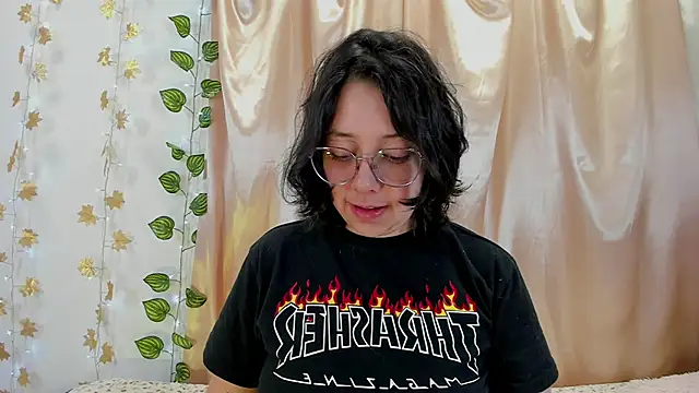 Snapshot of Milie_yue chatting on December 2, 2025, 2:08 pm Milie yue online show from December 2, 2025, 2:08 pm