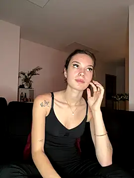 Snapshot of Alina-Dreams chatting on November 1, 2025, 9:41 pm Alina-Dreams online show from November 1, 2025, 9:41 pm