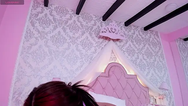 GabrielaSuarez online show from November 7, 2025, 1:10 am