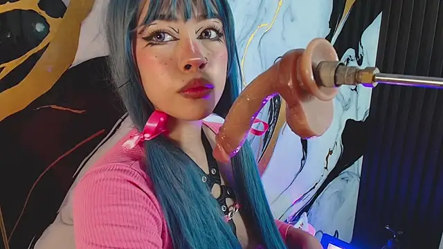 sophiie18 online show from November 18, 2025, 10:24 pm