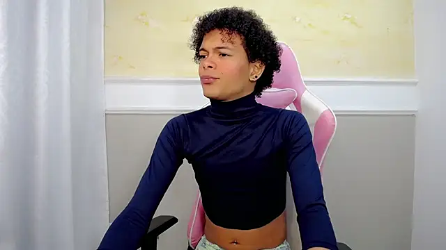 Snapshot of chloe_king chatting on October 17, 2025, 3:43 am chloe king online show from October 17, 2025, 3:43 am