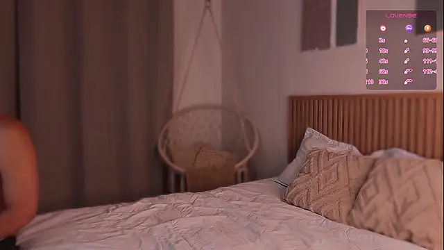 Snapshot of Little_Emma_11 chatting on February 16, 2026, 12:37 pm Little Emma 11 online show from February 16, 2026, 12:37 pm