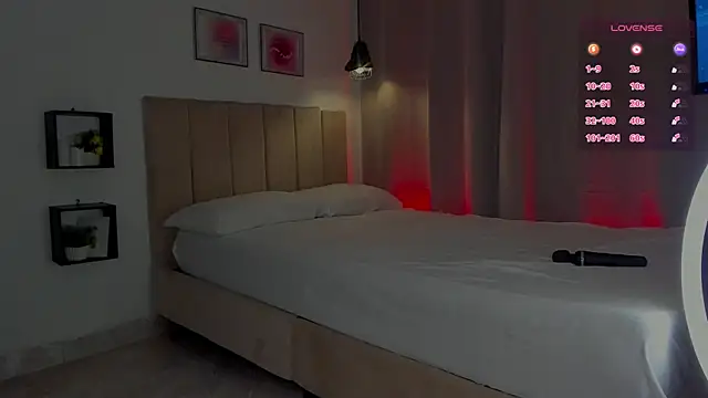 Snapshot of Little_Emma_11 chatting on October 29, 2025, 1:21 pm Little Emma 11 online show from October 29, 2025, 1:21 pm