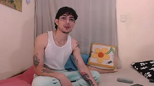 Snapshot of Gaia_16 chatting on February 19, 2026, 5:54 pm Gaia 16 online show from February 19, 2026, 5:54 pm