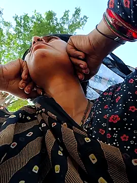 Snapshot of Pooja_shre chatting on December 20, 2025, 8:39 am Pooja shre online show from December 20, 2025, 8:39 am