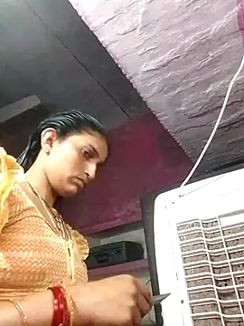 Snapshot of Pooja_shre chatting on October 29, 2025, 4:44 am Pooja shre online show from October 29, 2025, 4:44 am