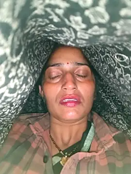 Snapshot of Pooja_shre chatting on December 4, 2025, 6:18 pm Pooja shre online show from December 4, 2025, 6:18 pm