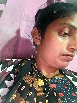 Snapshot of Pooja_shre chatting on December 21, 2025, 12:02 am Pooja shre online show from December 21, 2025, 12:02 am