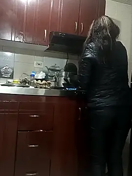 AmeliHoney online show from December 1, 2025, 2:23 am