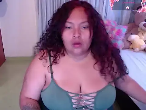 Snapshot of yvonne_jlove chatting on December 14, 2025, 2:07 am yvonne jlove online show from December 14, 2025, 2:07 am