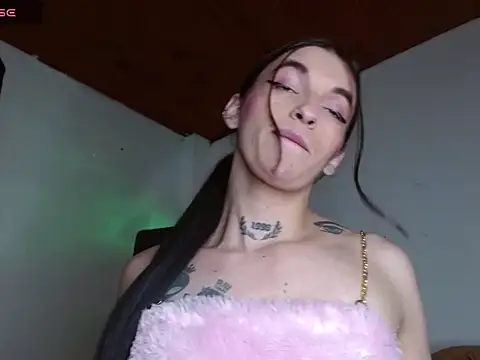 Scarlett crastrawberry online show from July 18, 2026, 12:30 am
