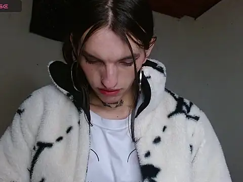 Snapshot of Scarlett_crastrawberry chatting on April 14, 2026, 1:43 am Scarlett crastrawberry online show from April 14, 2026, 1:43 am