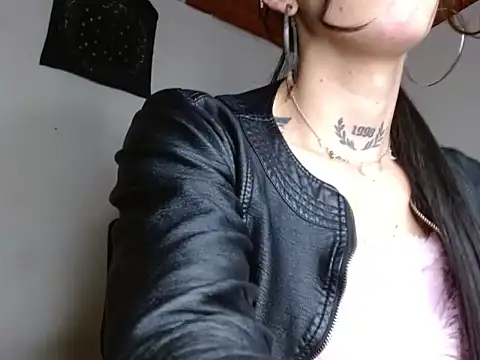 Snapshot of Scarlett_crastrawberry chatting on April 4, 2026, 3:57 am Scarlett crastrawberry online show from April 4, 2026, 3:57 am