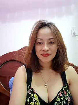 Baby-bigboobs20 online show from November 28, 2025, 3:34 pm