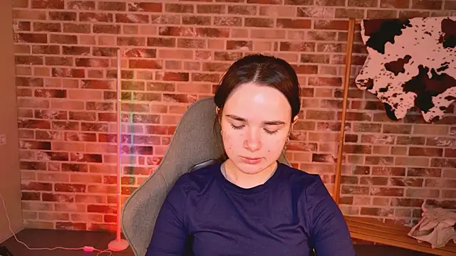 Snapshot of May_Bloom chatting on March 7, 2026, 6:09 am May Bloom online show from March 7, 2026, 6:09 am