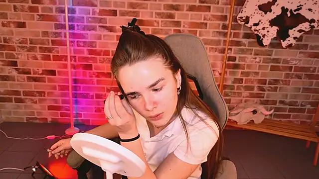 Snapshot of May_Bloom chatting on March 19, 2026, 4:07 pm May Bloom online show from March 19, 2026, 4:07 pm