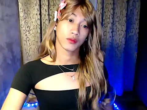 taylaxuxu online show from December 17, 2025, 8:14 pm