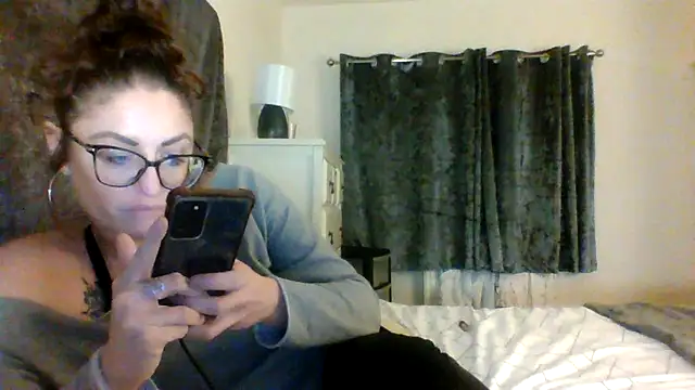 Snapshot of fatal_lover chatting on November 8, 2025, 4:43 pm fatal lover online show from November 8, 2025, 4:43 pm