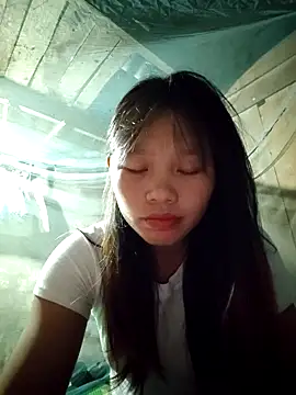 linh-miu99 online show from November 5, 2025, 6:27 am