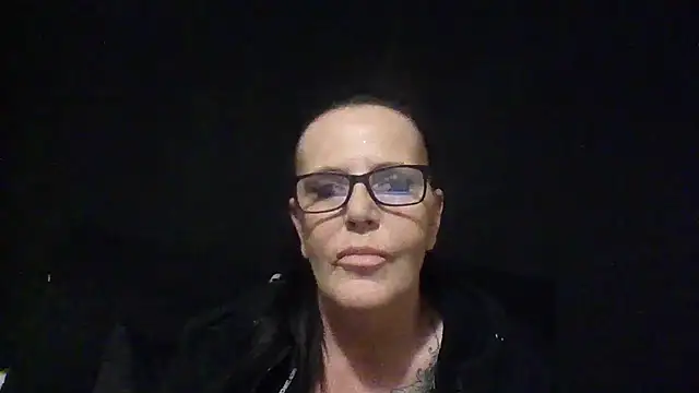 Snapshot of Raven_Blue_xox chatting on October 28, 2025, 9:47 pm Raven Blue xox online show from October 28, 2025, 9:47 pm