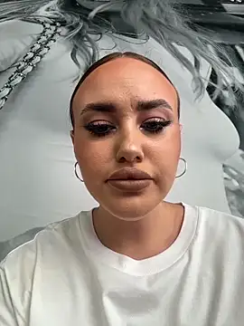 Snapshot of KiraSunshine chatting on February 15, 2026, 6:14 am KiraSunshine online show from February 15, 2026, 6:14 am