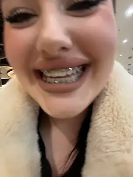 KiraSunshine online show from December 16, 2025, 4:17 am