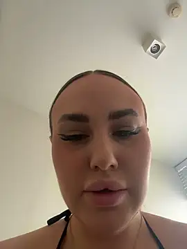 Snapshot of KiraSunshine chatting on February 3, 2026, 1:38 am KiraSunshine online show from February 3, 2026, 1:38 am