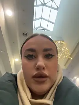 KiraSunshine online show from November 24, 2025, 4:01 am