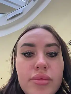 Snapshot of KiraSunshine chatting on December 22, 2025, 4:34 am KiraSunshine online show from December 22, 2025, 4:34 am