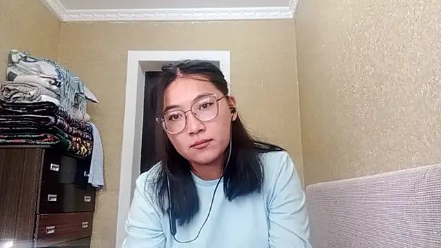 LinneaHyles online show from November 12, 2025, 8:07 am