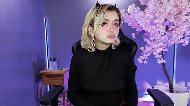 Snapshot of Navier__ chatting on November 11, 2025, 8:36 pm Navier online show from November 11, 2025, 8:36 pm