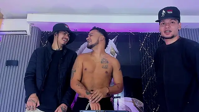 Snapshot of handsome_boys22 chatting on December 14, 2025, 12:11 pm handsome boys22 online show from December 14, 2025, 12:11 pm