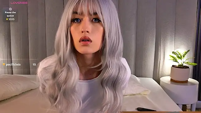 Snapshot of Tiny_Dream chatting on October 23, 2025, 9:24 pm Tiny Dream online show from October 23, 2025, 9:24 pm