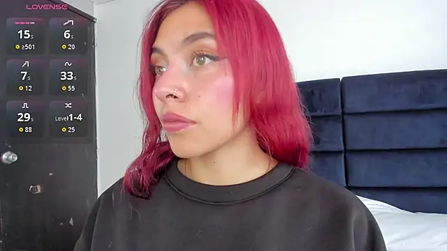 Snapshot of melanie_roux__ chatting on November 19, 2025, 12:27 pm melanie roux online show from November 19, 2025, 12:27 pm