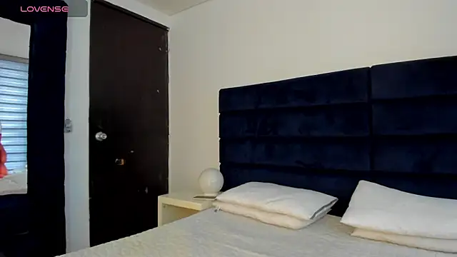 Snapshot of melanie_roux__ chatting on December 20, 2025, 1:58 pm melanie roux online show from December 20, 2025, 1:58 pm