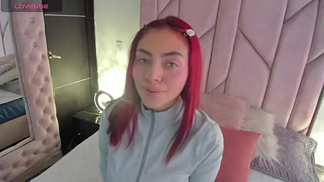 Snapshot of melanie_roux__ chatting on November 4, 2025, 11:58 am melanie roux online show from November 4, 2025, 11:58 am