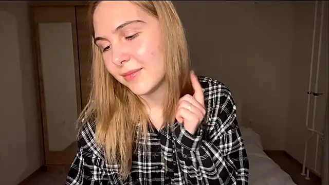 Snapshot of MyraLitterers chatting on December 5, 2025, 3:21 pm MyraLitterers online show from December 5, 2025, 3:21 pm