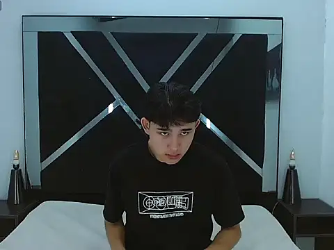 Tom 0001 online show from December 16, 2025, 12:53 pm