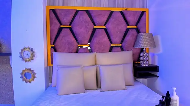 BritneyWalkers online show from December 16, 2025, 11:58 am