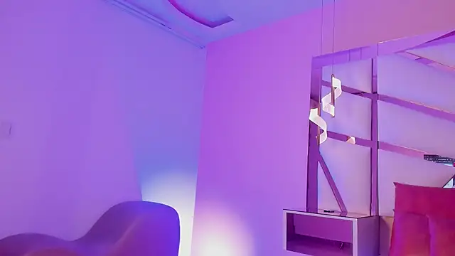 Snapshot of Catalina-Thompson chatting on December 21, 2025, 12:29 pm Catalina-Thompson online show from December 21, 2025, 12:29 pm