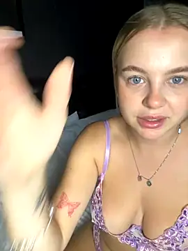 Snapshot of _AandH chatting on November 2, 2025, 12:37 am AandH online show from November 2, 2025, 12:37 am